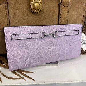 MICHAEL KORS Carson Large Logo Debossed Snap Wallet
Light Quartz 
NWT
